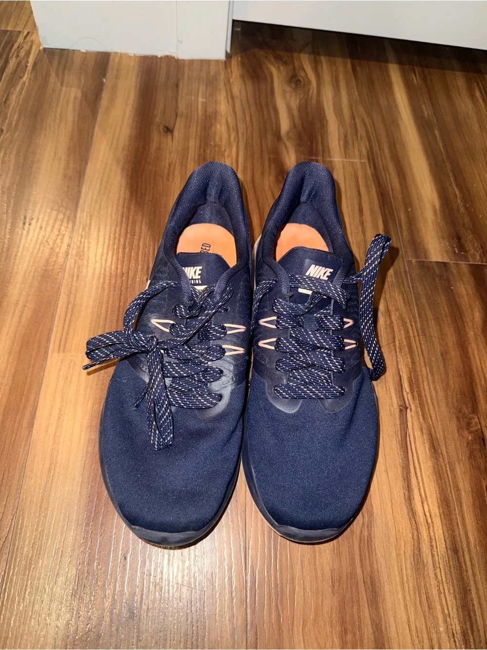 Nike Women's Navy and Peach Low-Profile Running Sneakers